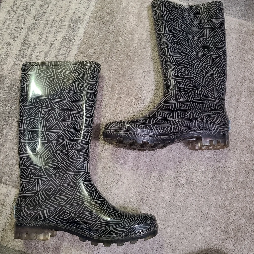 TOMS Black & White Geometric Print Rain Boots